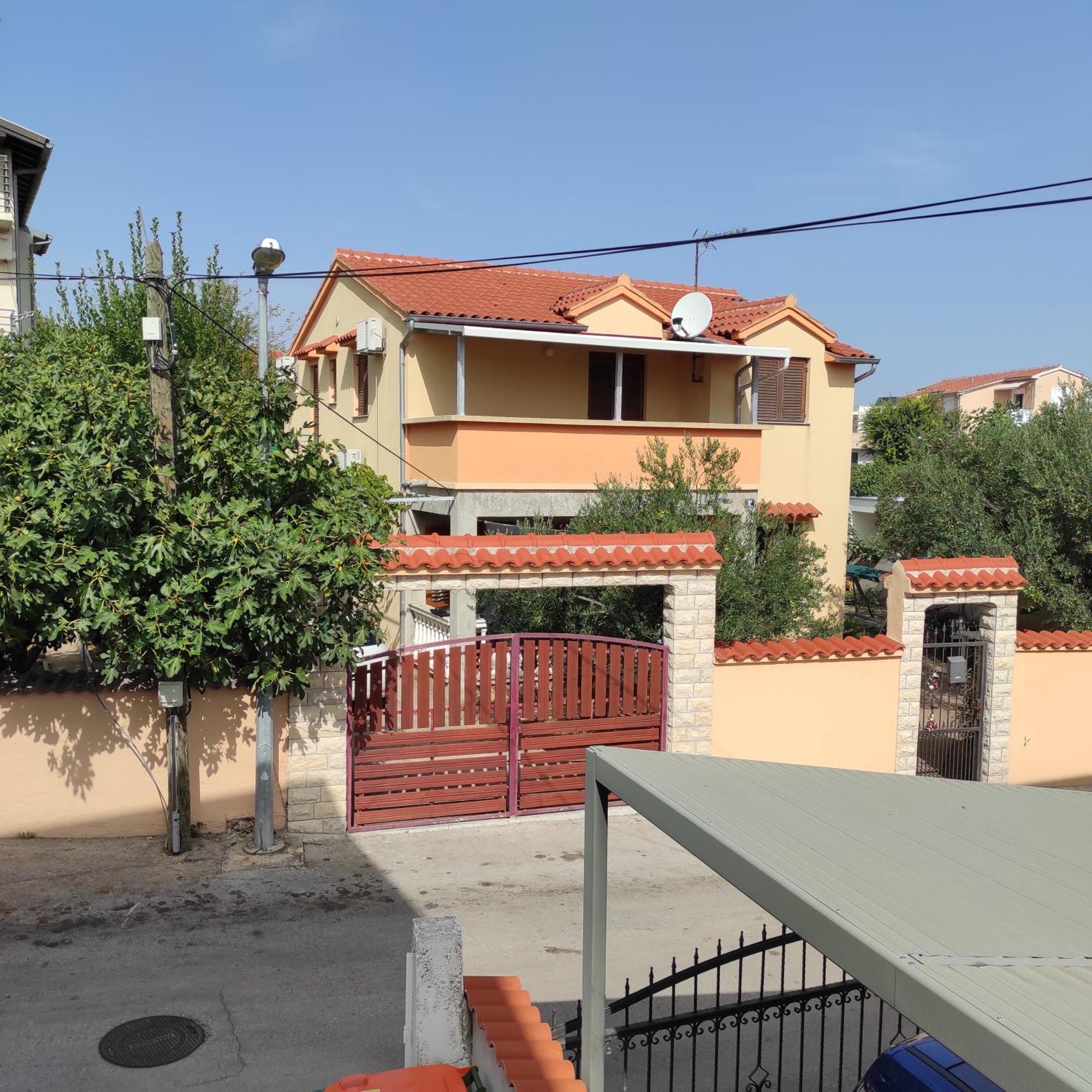 Studio Apartments Izabela Vodice Eksteriør billede